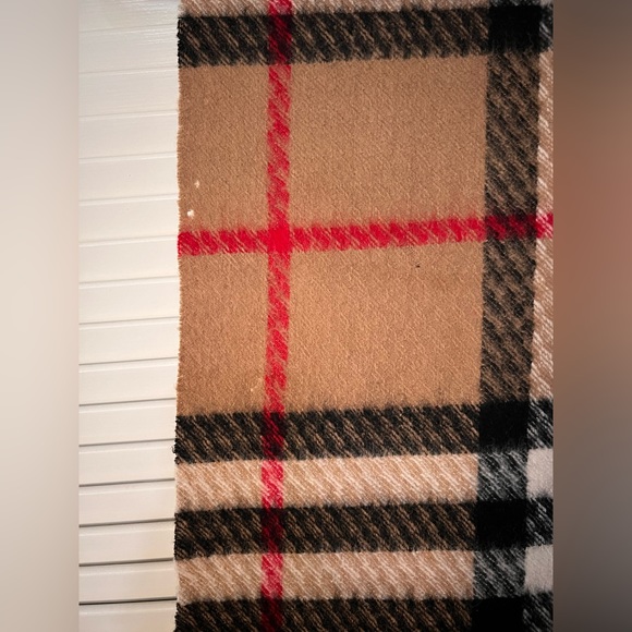BURBERRY Fringed Checked Cashmere Scarf - Picture 5 of 7